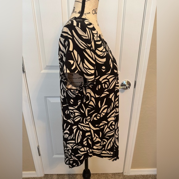 Alfani EUC Women’s Black and White Patterned Short Sleeve Top Crew Neck Large - Picture 2 of 6